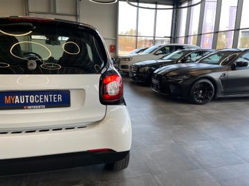 Smart ForTwo coupe 52kW *19%MwSt*MFL*NAVI*SHZ*