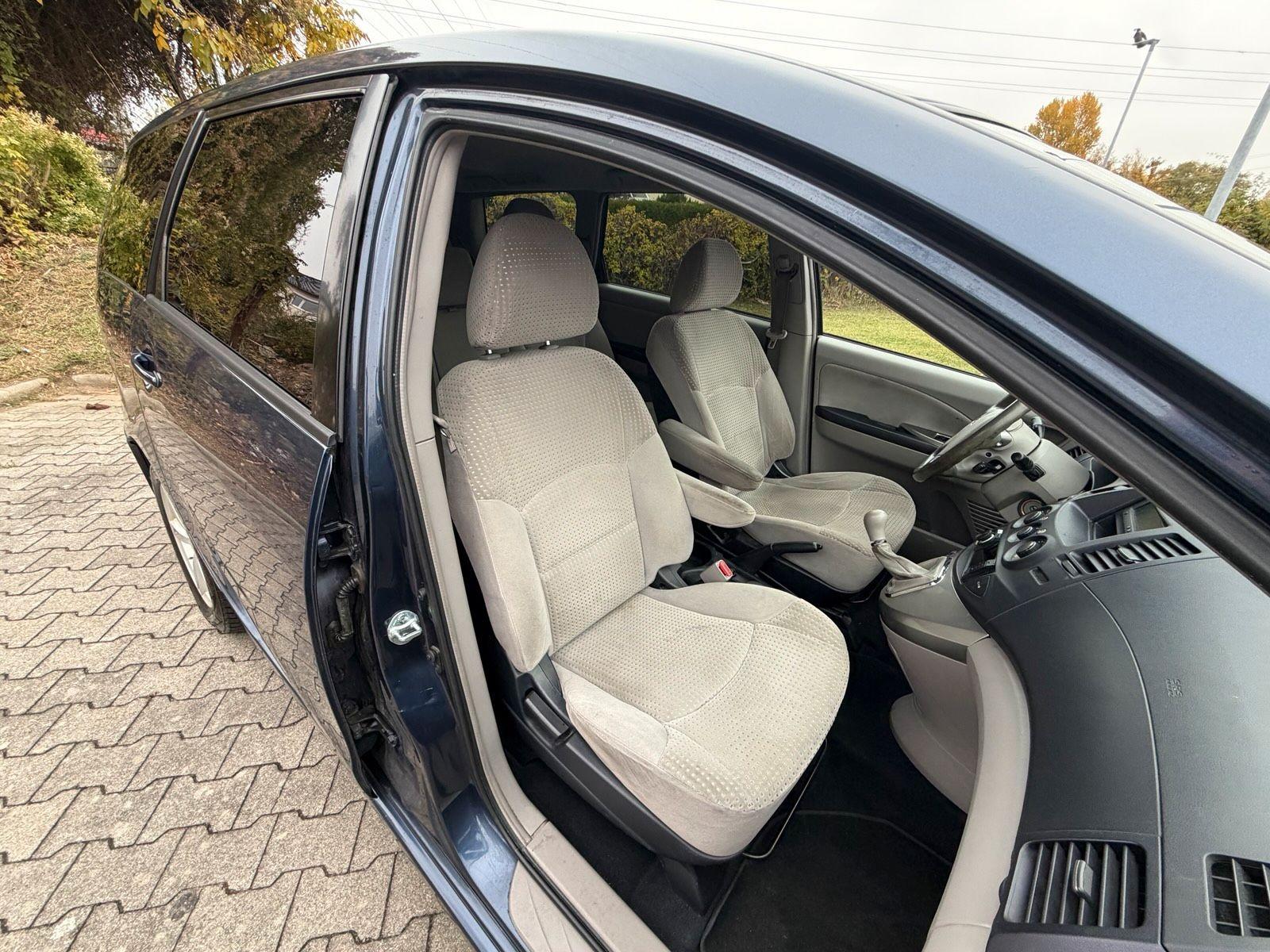 Mitsubishi Grandis 2004 — photo 15