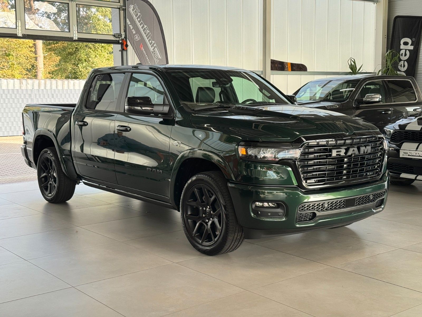 Fahrzeugabbildung Dodge RAM 1500 Crew Cab Laramie Night 5.7 V8 MY 2026