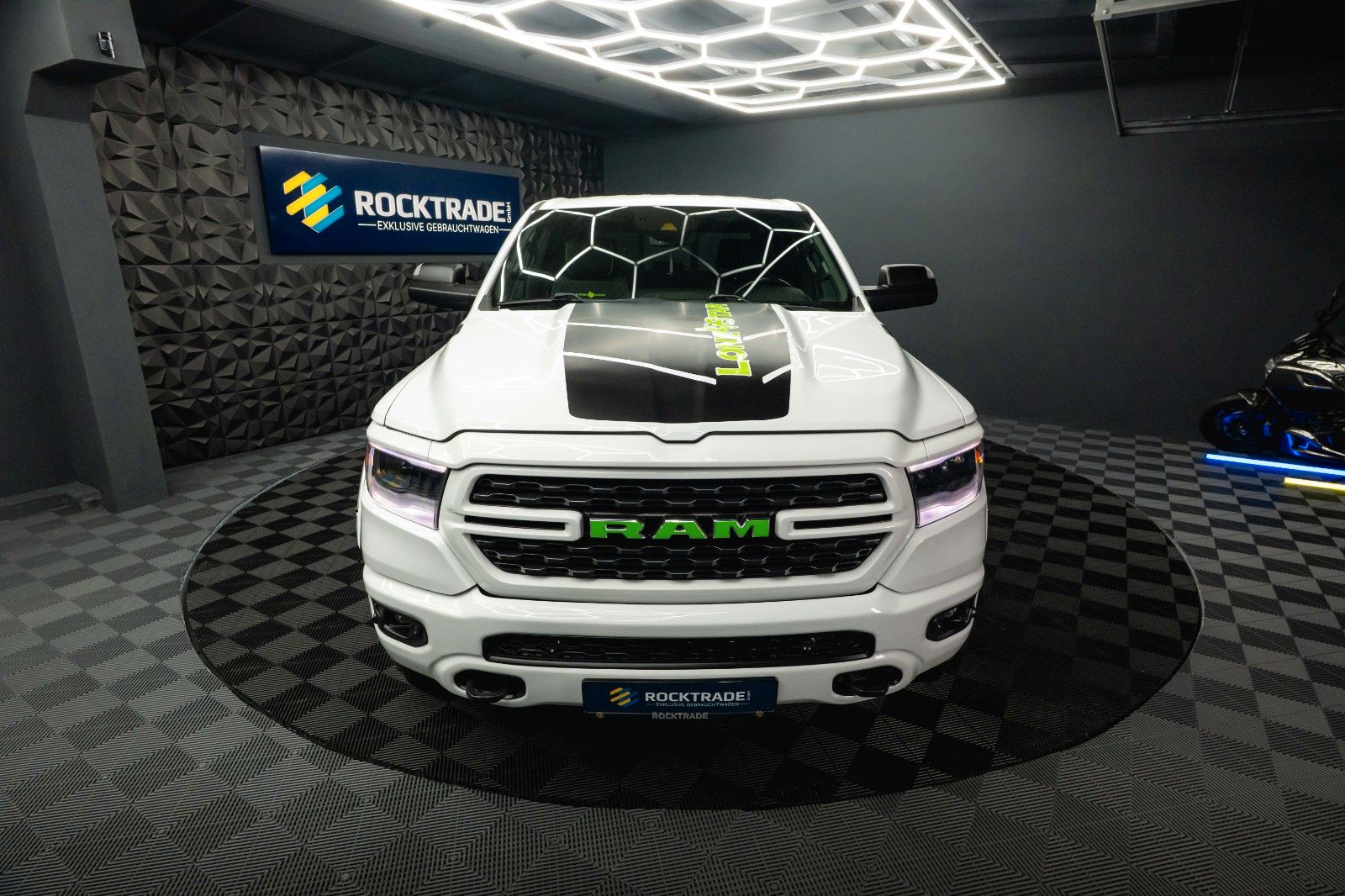 Fahrzeugabbildung Dodge RAM 5.7 V8 HEMI 4x4 OFFROAD Night-Paket LONGBED