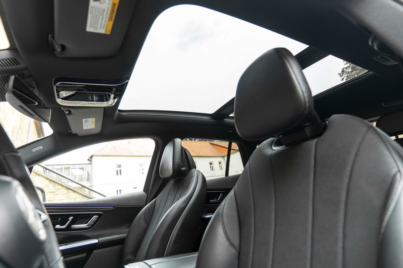Fahrzeugabbildung Mercedes-Benz EQE 350 4Matic BURMESTER PANO MASSAGE 360° ACC