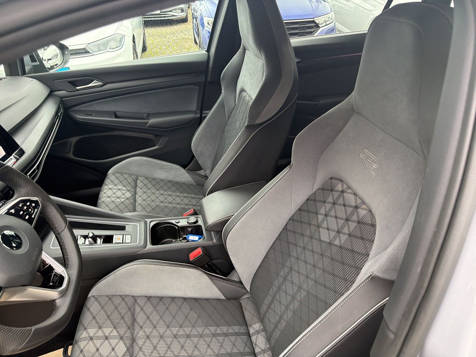 Golf Variant R-Line eTSI DSG Navi AZV Kamera