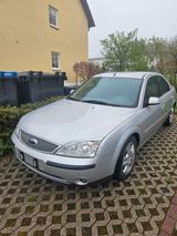 Ford Mondeo 2.5 V6 Ghia Ghia - Ford Mondeo: V6 Ghia
