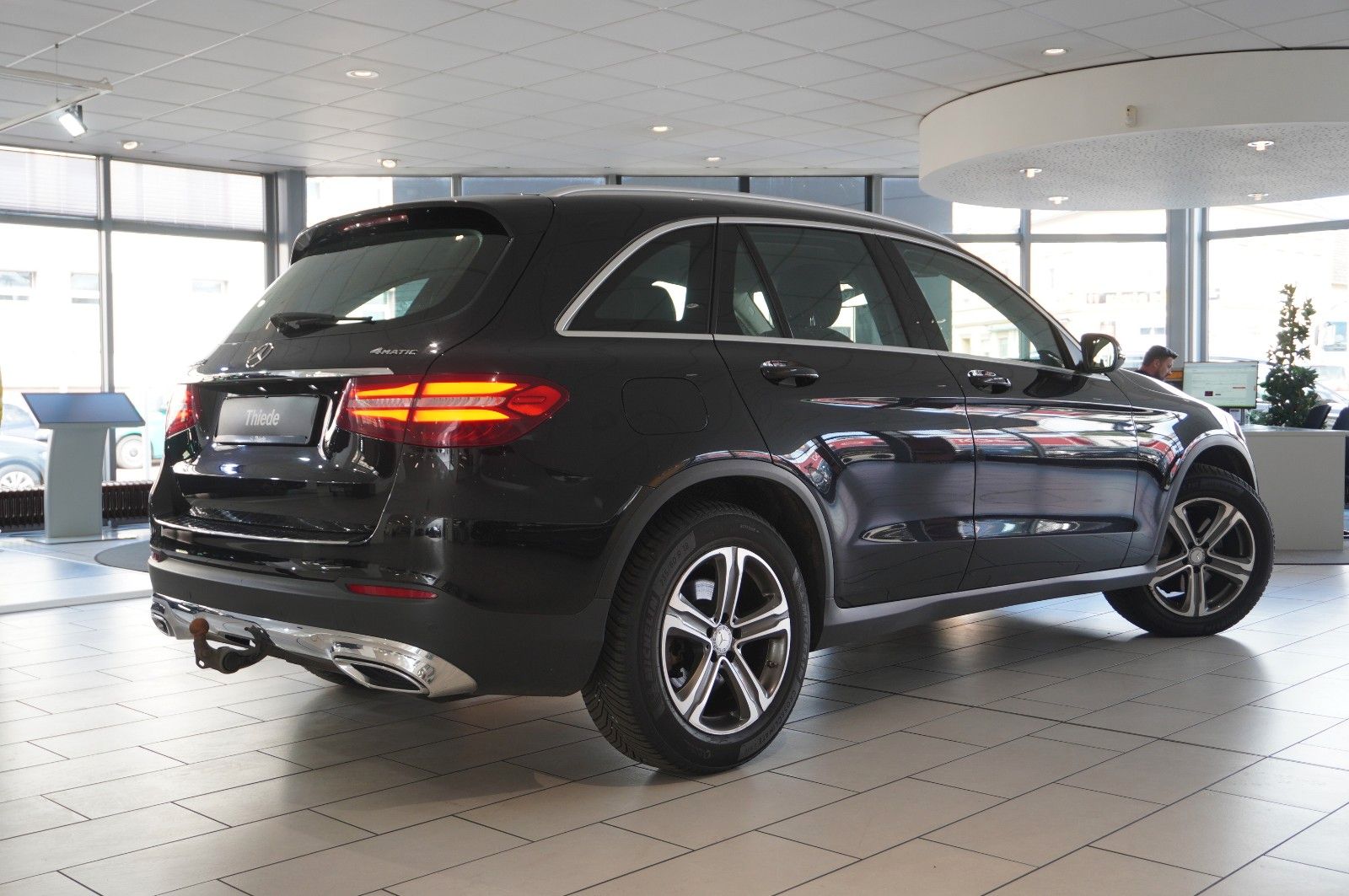 Fahrzeugabbildung Mercedes-Benz GLC 220D EXCLUSIVE 4-MATIC NAVI/LED/SHZ/TEMP/AHK
