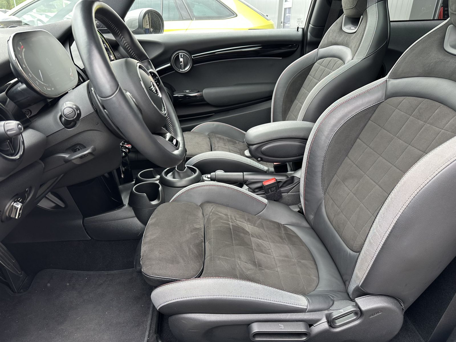 Fahrzeugabbildung MINI John Cooper Works Sport-Aut. NAV+LED+PANO+H&K+VC