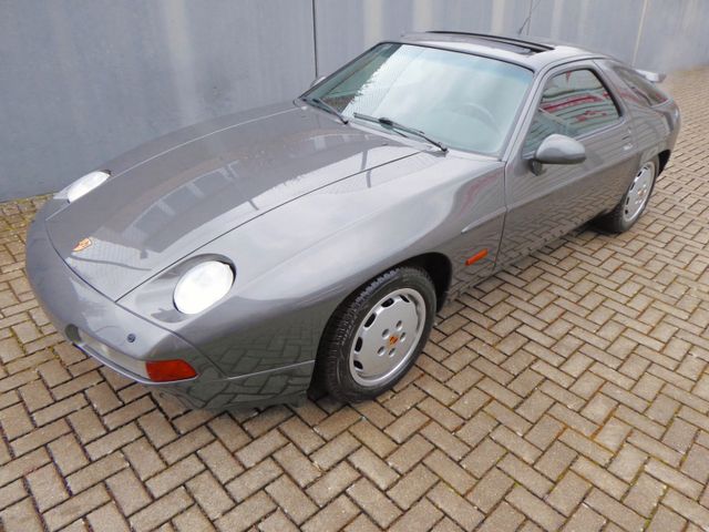 Porsche 928 S4