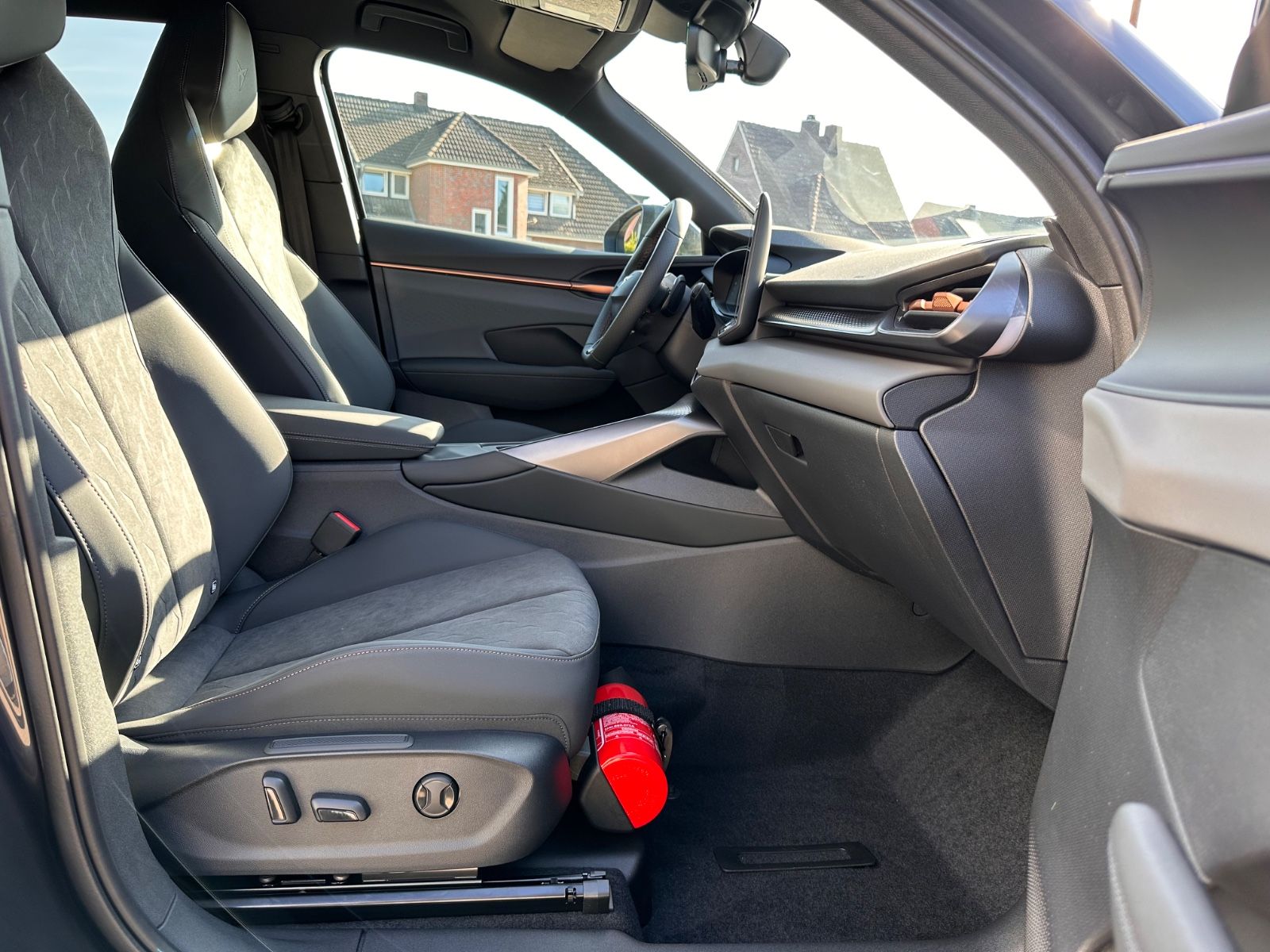 Fahrzeugabbildung CUPRA Terramar 1.5 eTSI AHK/ACC/SHZG/LED/PDC/RFK