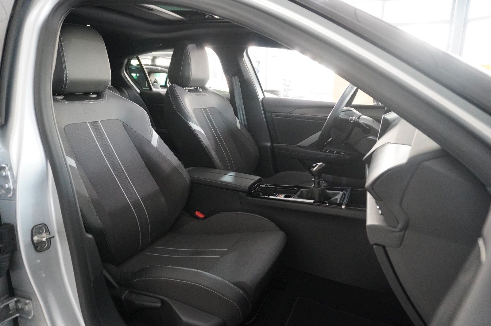 Fahrzeugabbildung Opel Astra L Lim. 1.2T GS SPORT NAVI/LED/360°/HUD/DAB