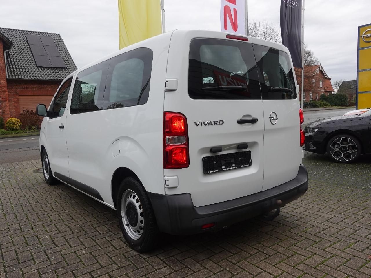 Fahrzeugabbildung Opel Vivaro 1,5 Kombi 9-Sitzer