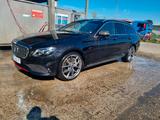 Mercedes-Benz E 400 4MATIC T AVANTGARDE Autom. AVANTGARDE - Mercedes-Benz E 400: Von Privat