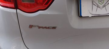 Jaguar F-Pace - 8