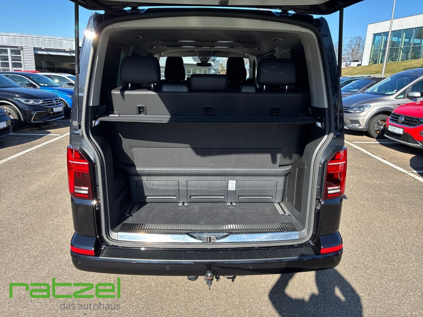 Fahrzeugabbildung Volkswagen T6.1 Multivan Generation Six TDI Navi AHK Leder