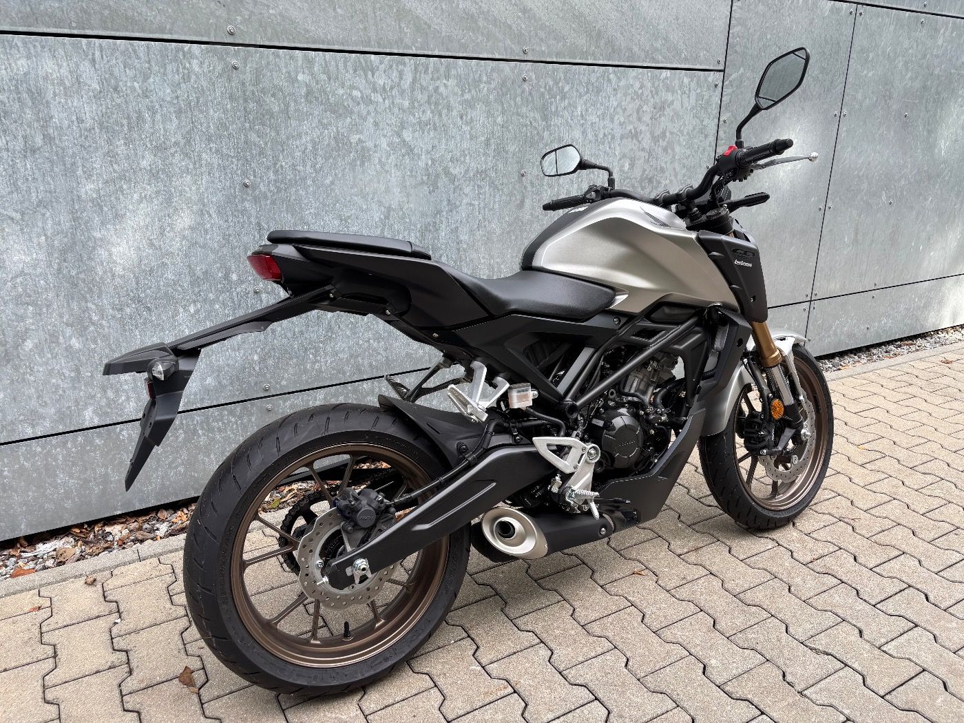 Fahrzeugabbildung Honda CB 125 R 2024 Tagesz.