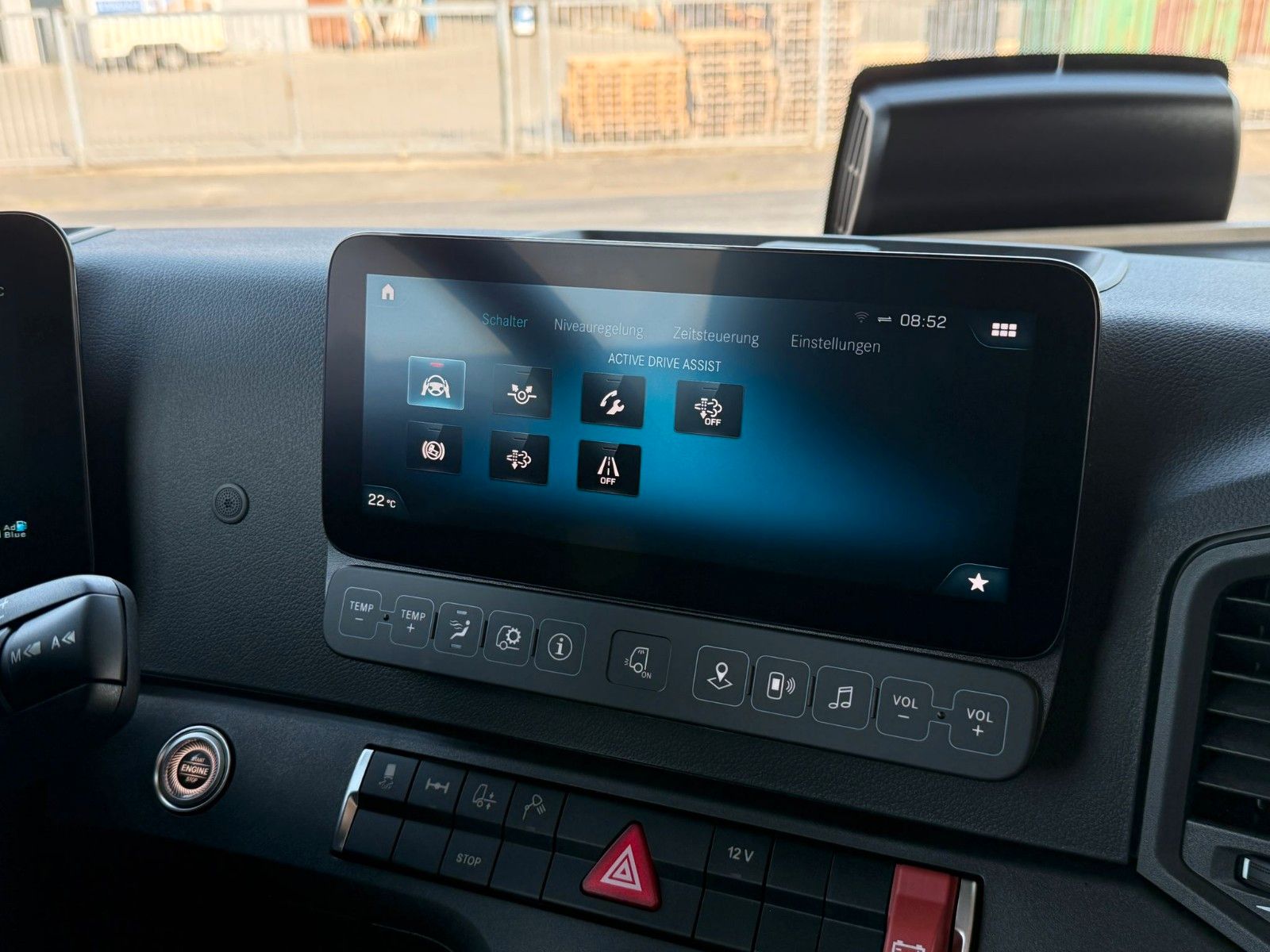 Fahrzeugabbildung Mercedes-Benz Actros 1848 LS BigSpace mit ADR