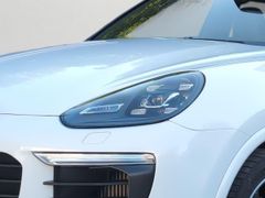 PORSCHE Cayenne Platinum Edition Bose~Pano~PorscheScheck