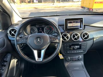 Fahrzeugabbildung Mercedes-Benz B 180 CDI SportsTourer*Tempomat*Navi*Bi-Xenon*