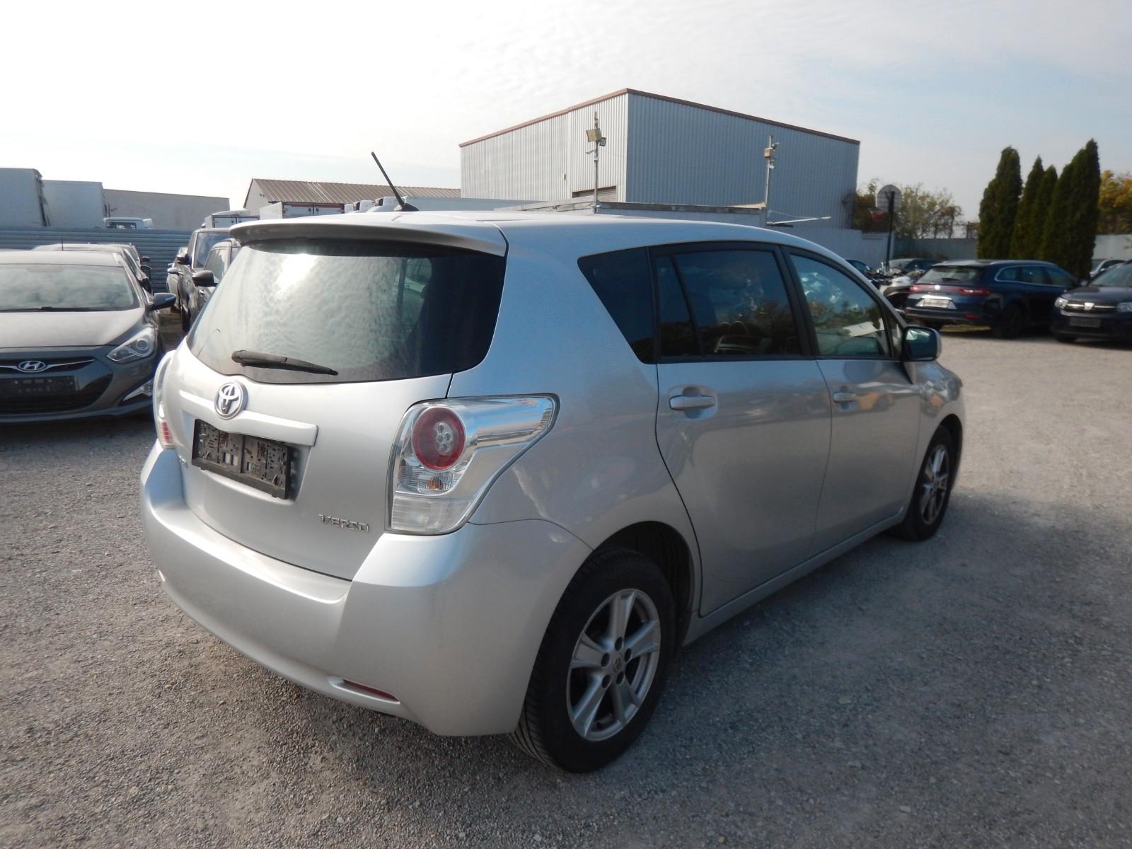 Toyota Verso 2011 — photo 15