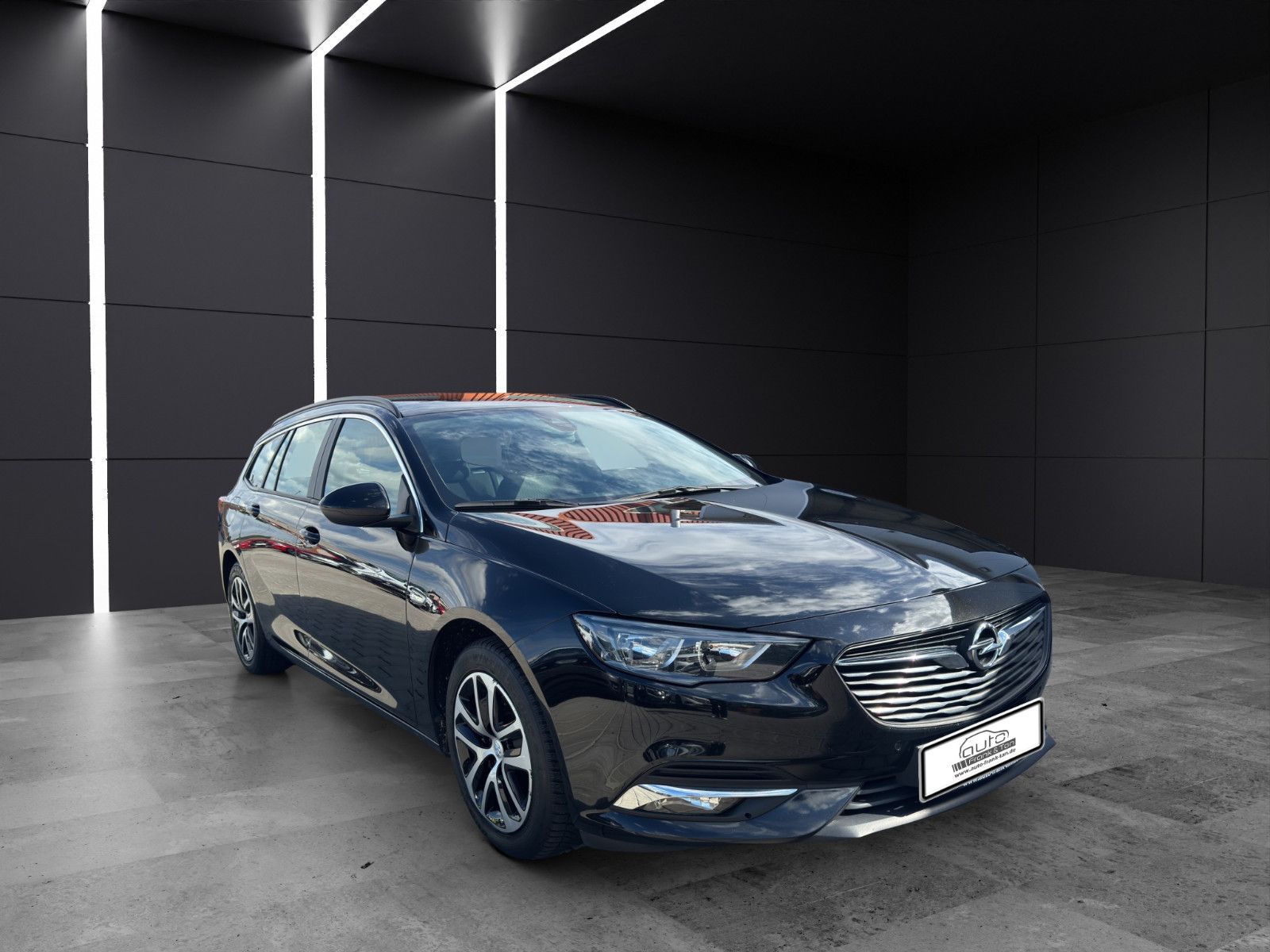 Fahrzeugabbildung Opel Insignia B Sports Tourer Edition/Apple CarPlay