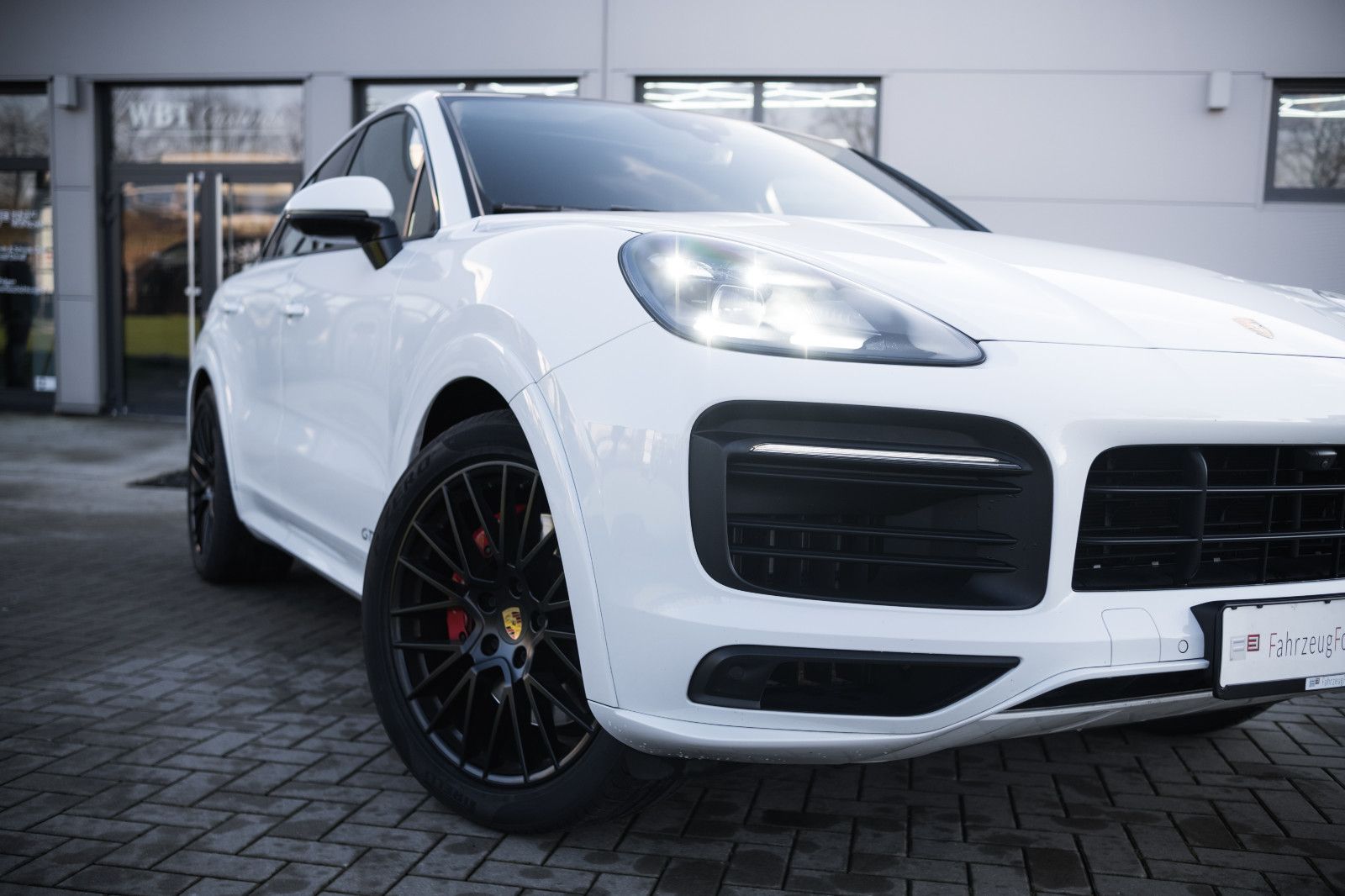 Fahrzeugabbildung Porsche Cayenne Coupe GTS--PASM-360*-2+1-LED-BOSE