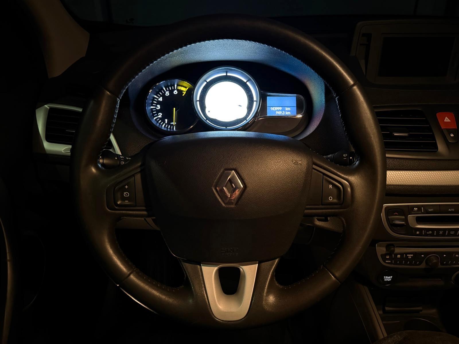 Renault Megane 2011 — photo 20