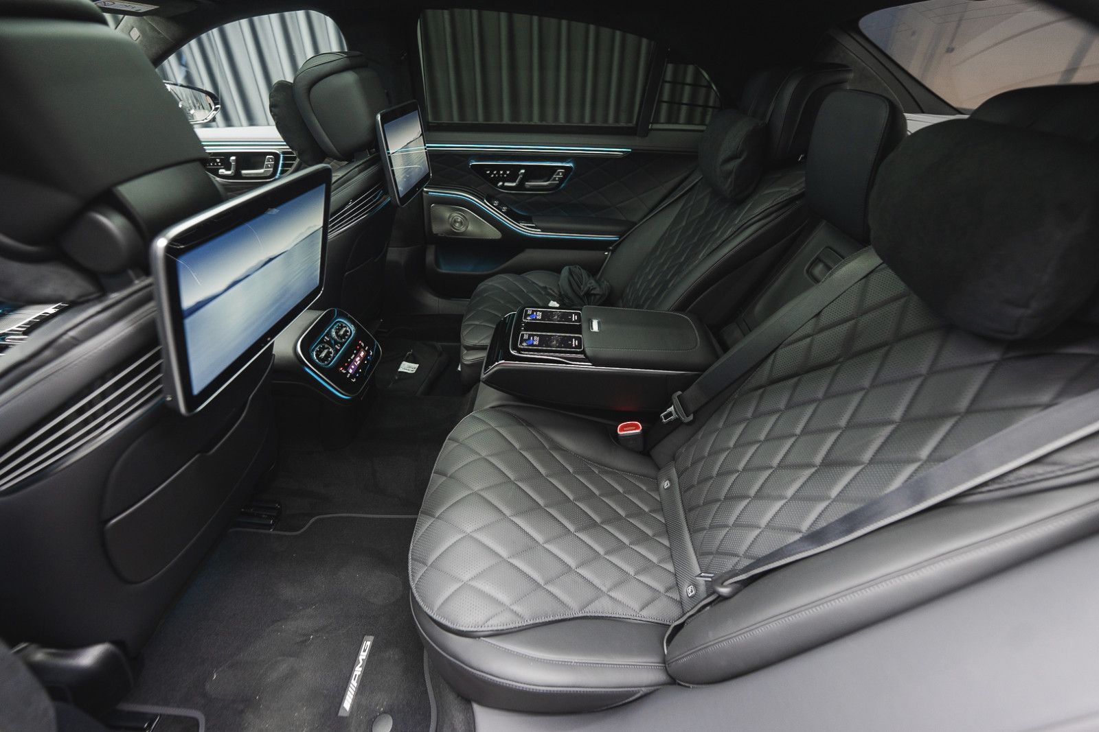 Fahrzeugabbildung Mercedes-Benz S 450 4M Lang MY27 Facelift AMG Plus Fond TV