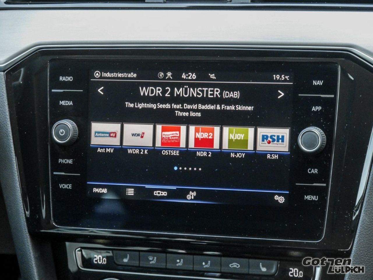 Fahrzeugabbildung Volkswagen Passat Variant Elegance 2.0 TDI DSG AHK LED Navi