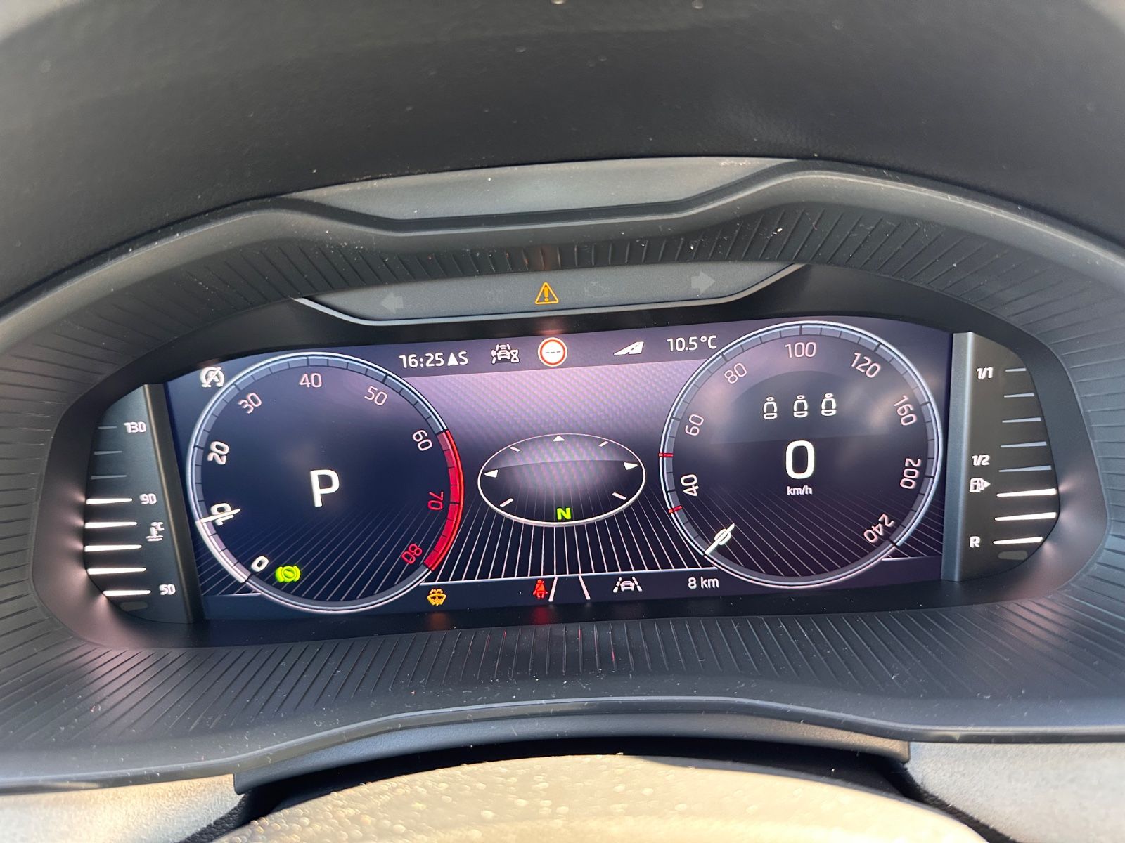 Fahrzeugabbildung SKODA Kamiq Selection 1.0 TSI DSG ACC/LED/PDC/eHeck