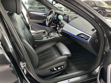 Fahrzeugabbildung BMW M550d xD ACC SoftCl 360°Panorama DispKey HUD DAB