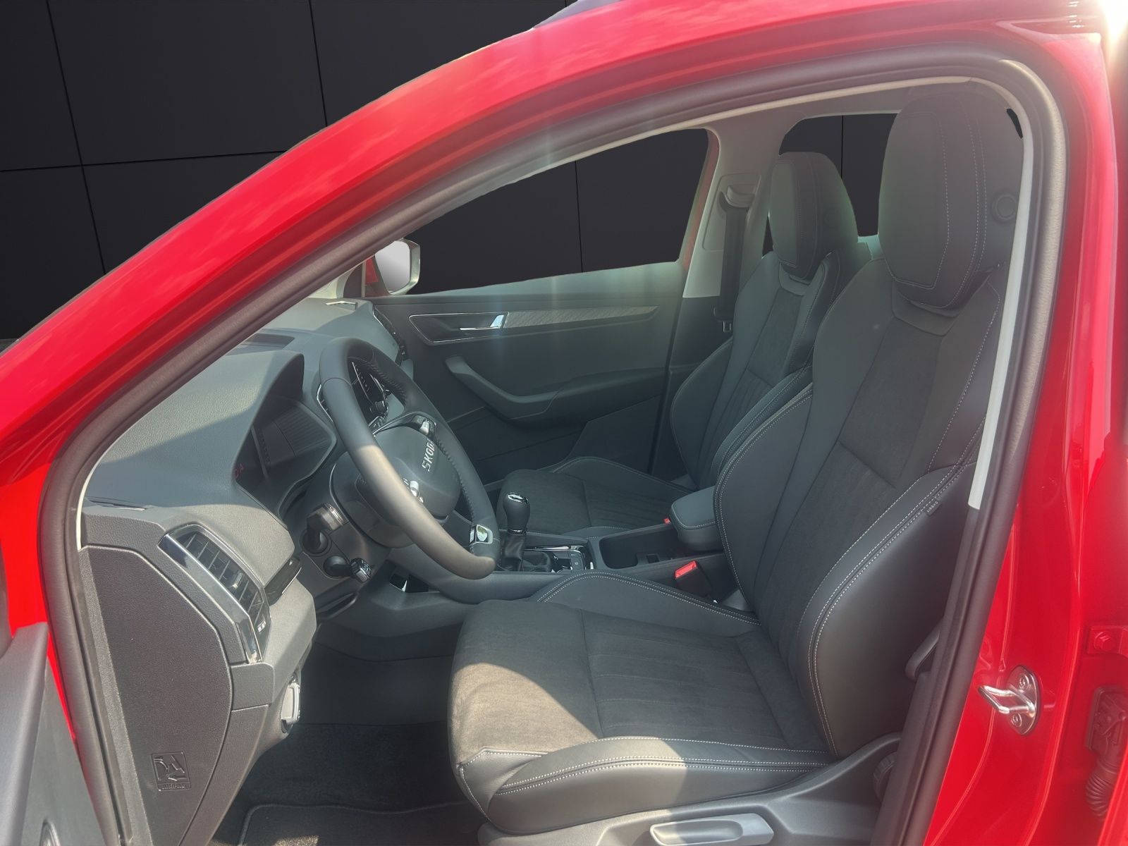 Fahrzeugabbildung SKODA Karoq 1.5 TSI Balance AHK Standh. ASG