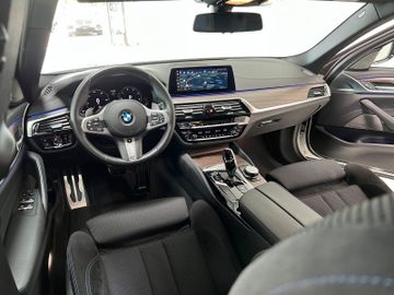 Fahrzeugabbildung BMW 540dxD M Sport ACC SoftClose H/K DAB HUD Komfort