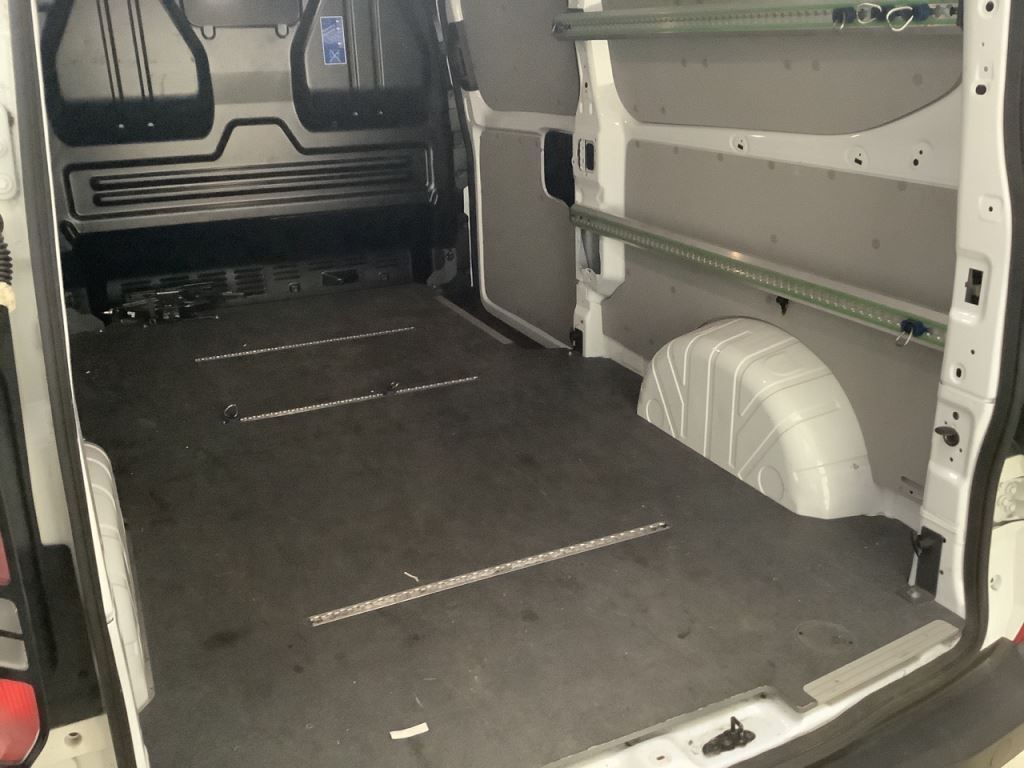 Fahrzeugabbildung Ford Transit Custom Kasten 320 L2 FWD Navi LED ACC