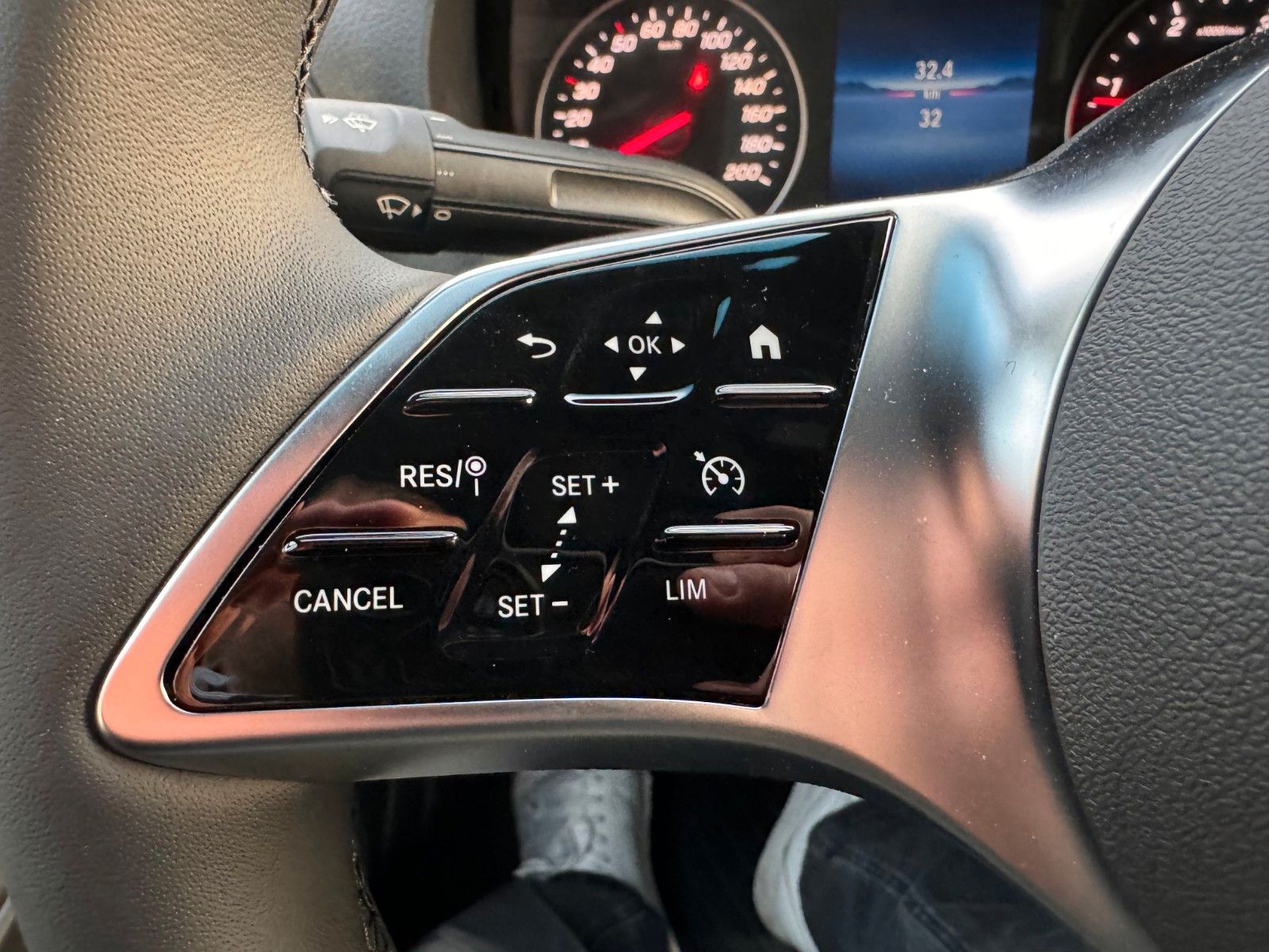 Fahrzeugabbildung Mercedes-Benz Sprinter 319 CDI 4325 Klima Kamera AHK LED