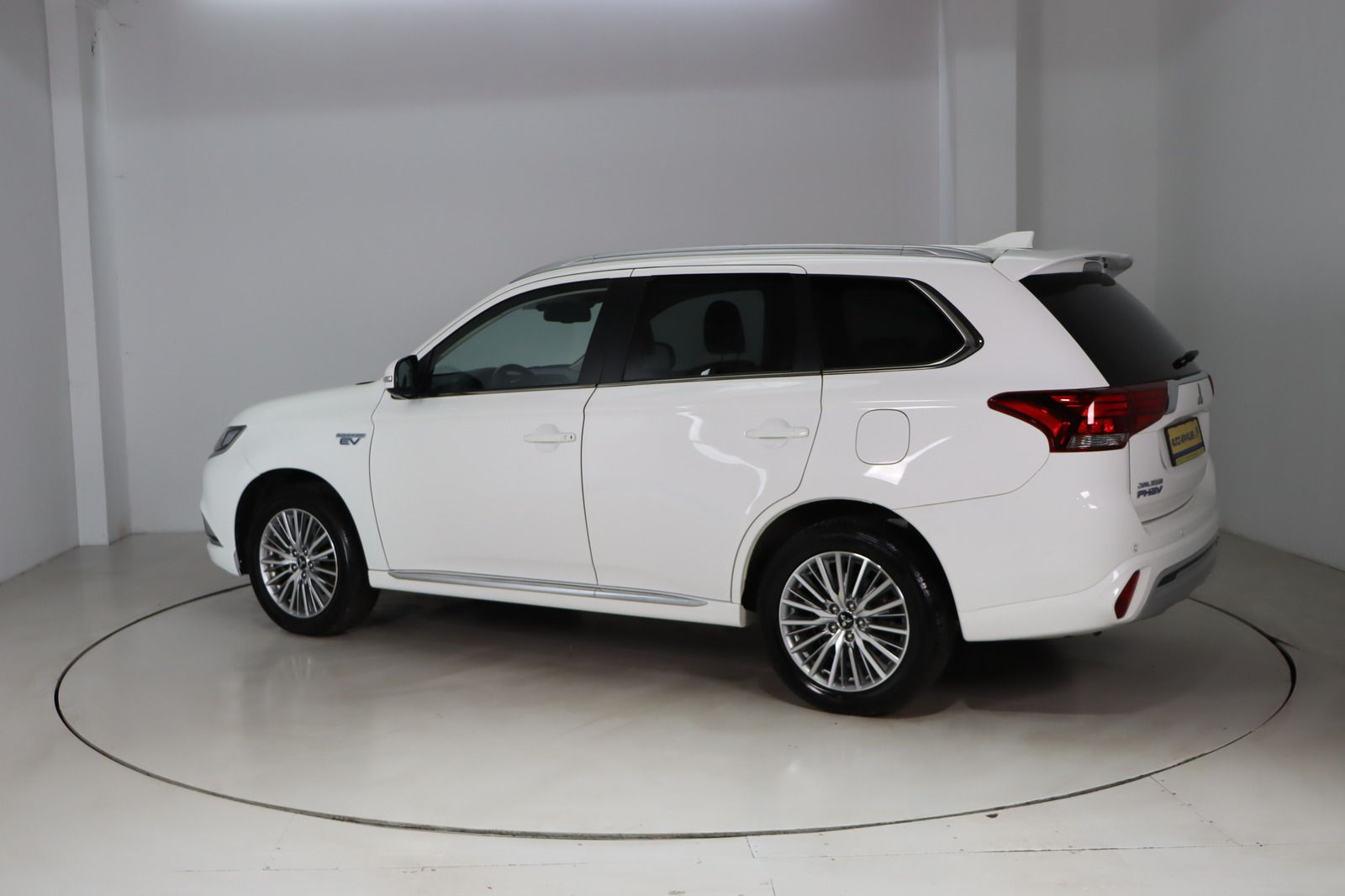 Fahrzeugabbildung Mitsubishi Outlander PHEV 2.4 Plus 4WD