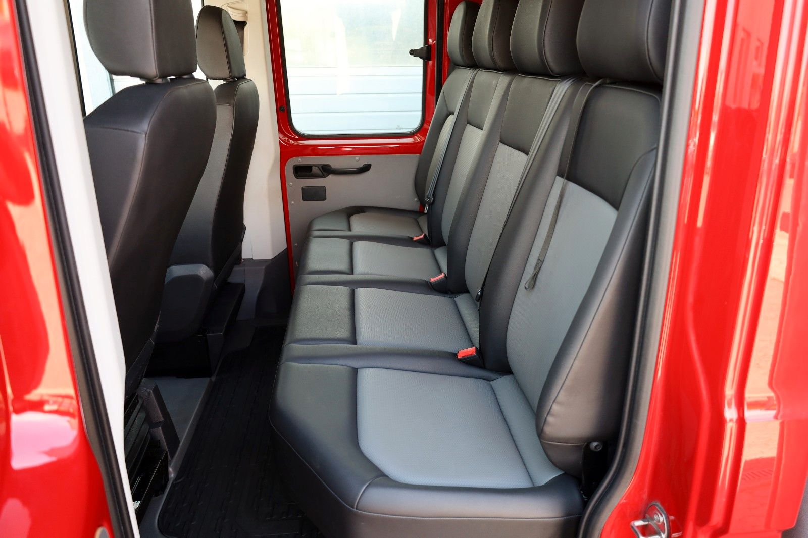 Fahrzeugabbildung Volkswagen Crafter Pritsche 35 DOKA lang 4M Massage,ACC,AHK