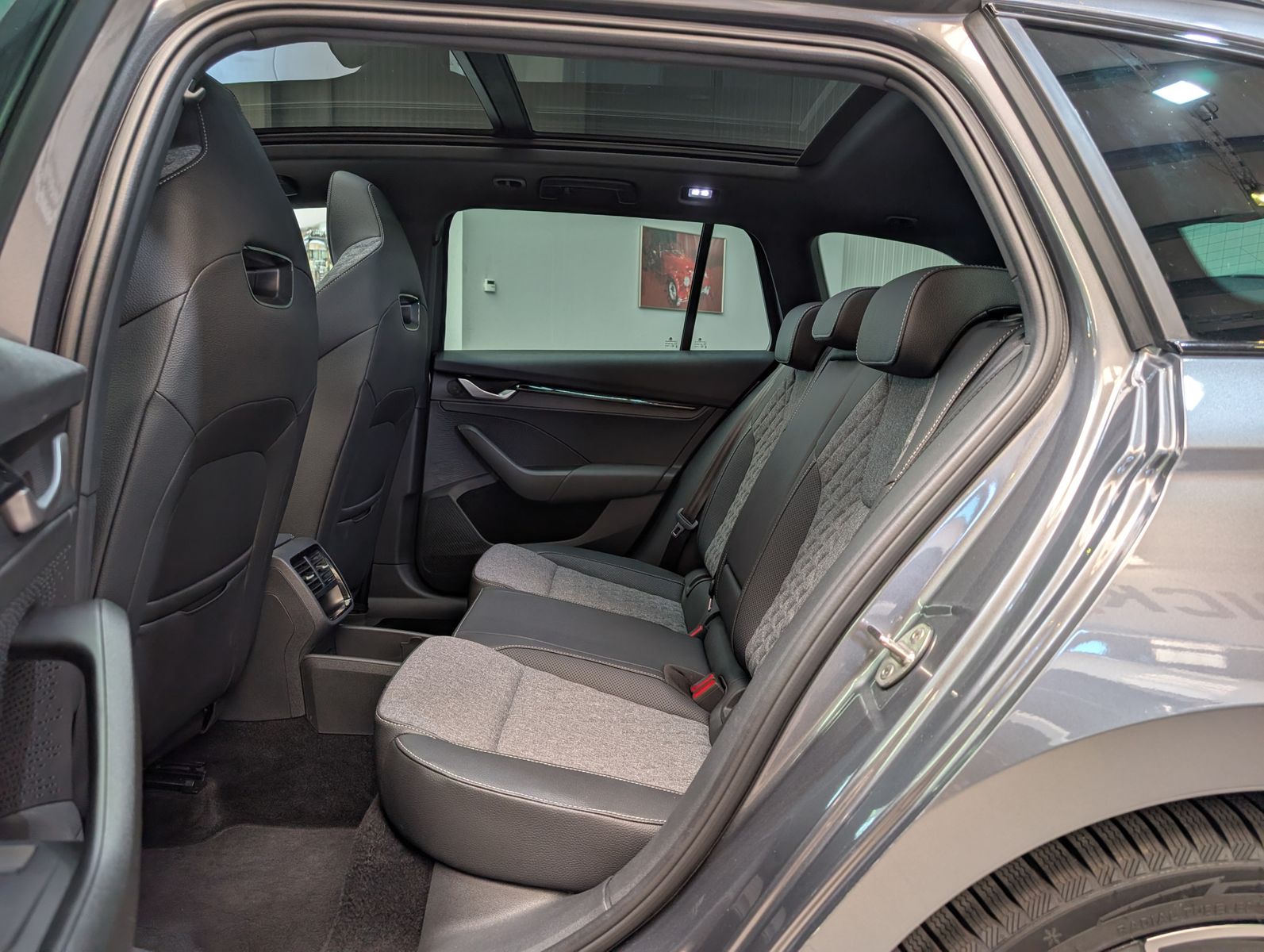 Fahrzeugabbildung SKODA Octavia 1.5 TSI Sportline Pano Matrix AHK 5J-Gar