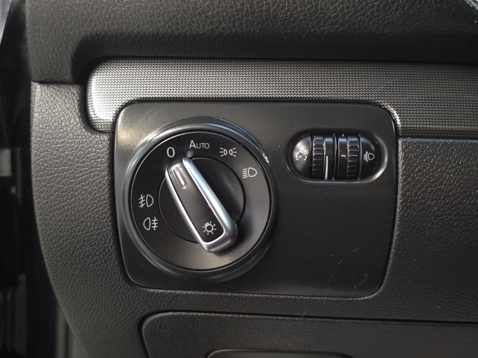 Volkswagen Golf 2011 — photo 27
