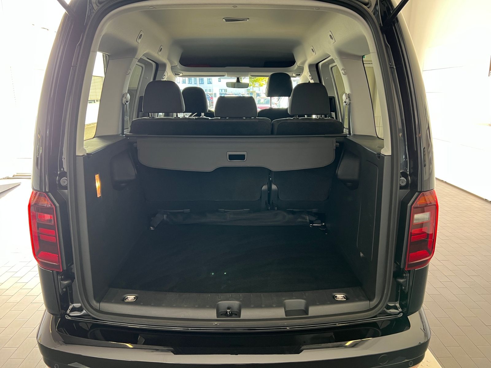 Fahrzeugabbildung Volkswagen Caddy Comfortline 1.4 TSI DSG *Navi, Bi-Xenon, A