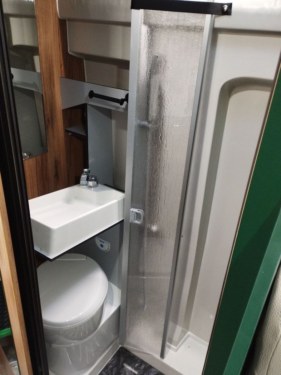 Fahrzeugabbildung Karmann Dexter 4x4 DE 560 AW Allrad 4x4, Rückfahrkamera