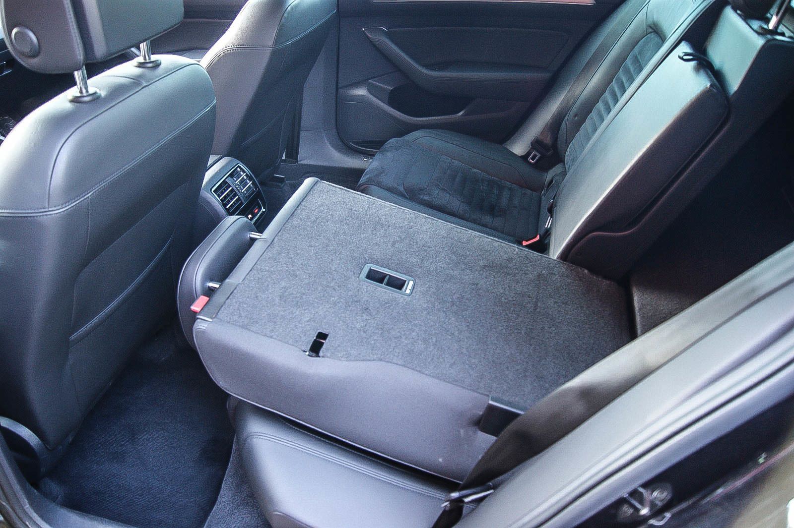 Fahrzeugabbildung Volkswagen Passat Variant 14TSI HIGHLINE ACC PREMIUM KESSY