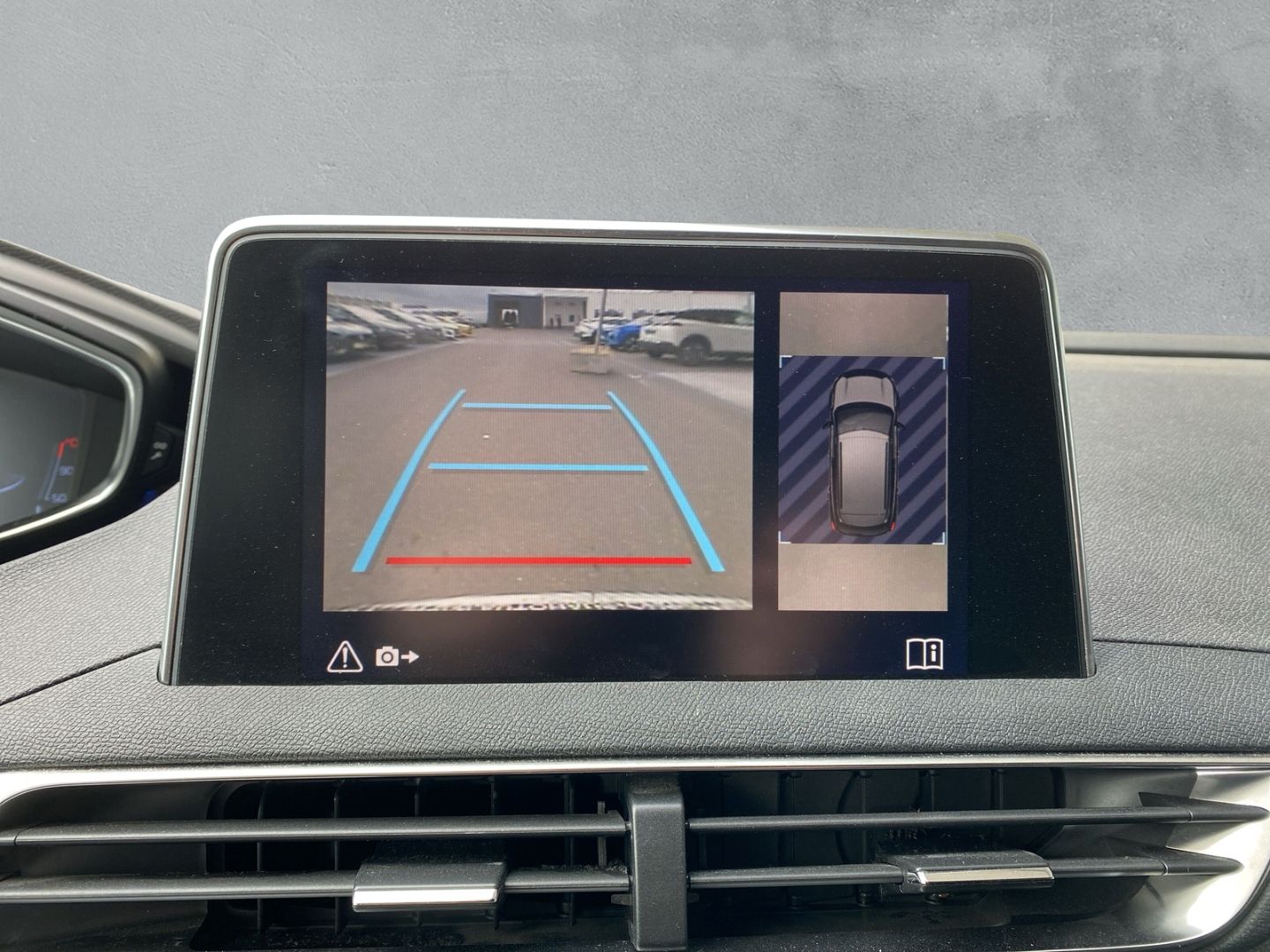Fahrzeugabbildung Peugeot 3008 Allure 1.6 PureTech 180 AHK Navi/Glasdach