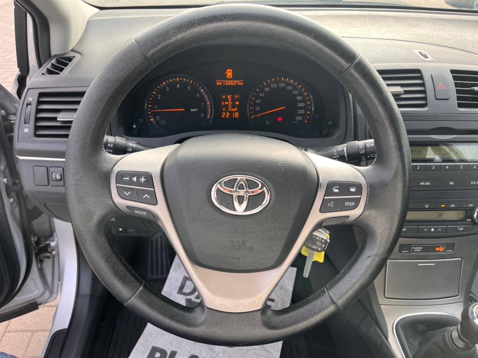 Toyota Avensis 2009 — photo 11