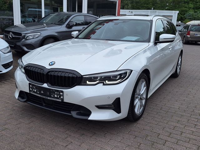 BMW 330 i Sport Line Panoramadach LED NAVI