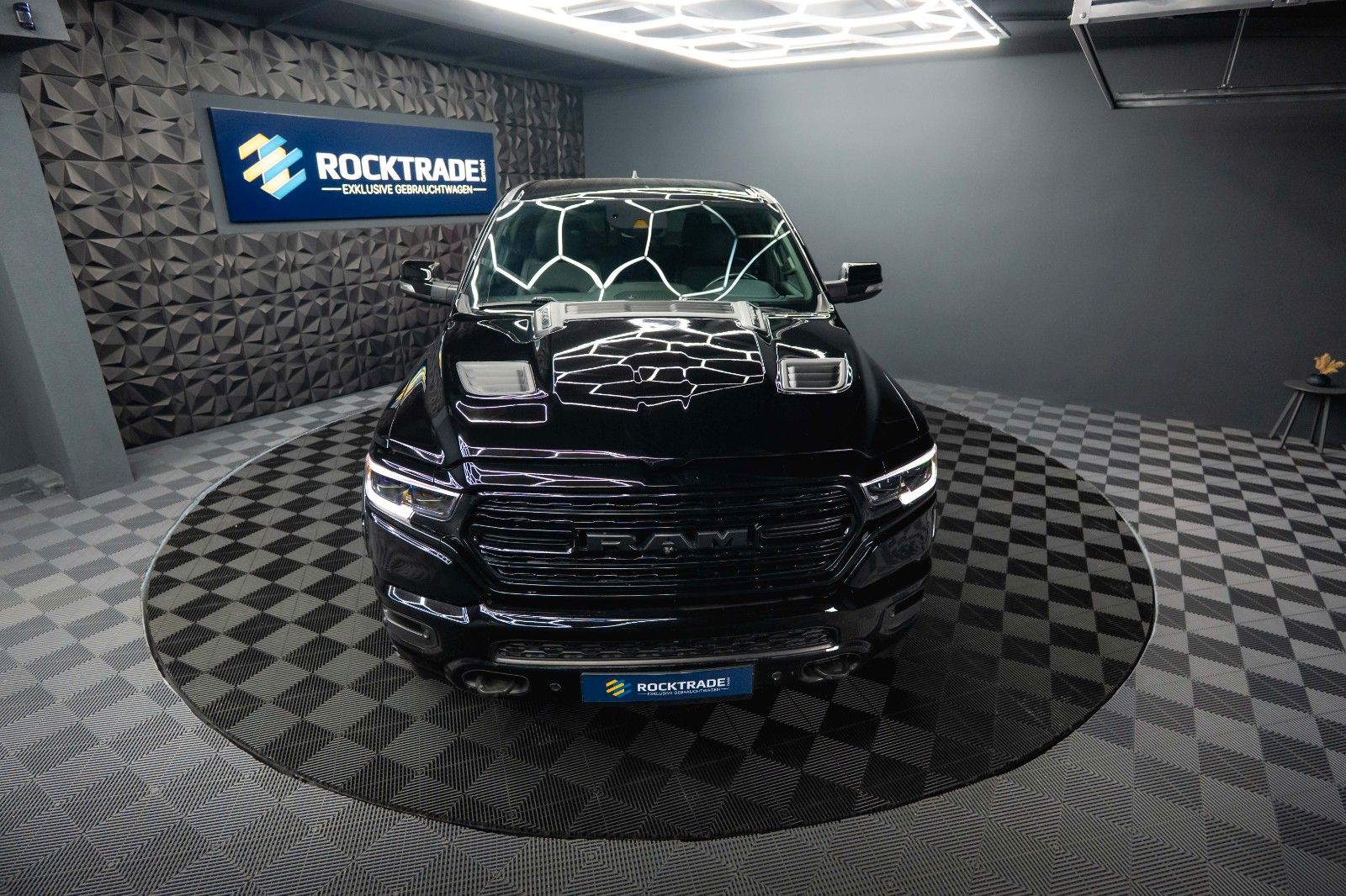 Fahrzeugabbildung Dodge RAM 5.7 V8 HEMI 4x4 Offroad BLACK EDITION  LPG