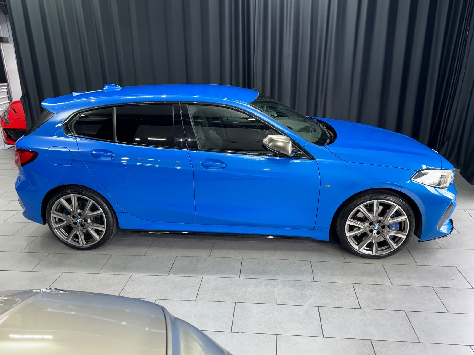 Fahrzeugabbildung BMW M135 i xDrive|H/K|NAVI|ACC|HEAD-UP|SPORTSITZE|