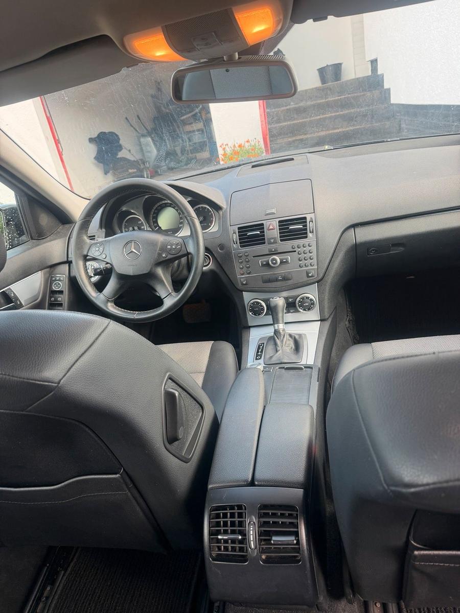 Mercedes-Benz C180 2010 — photo 8