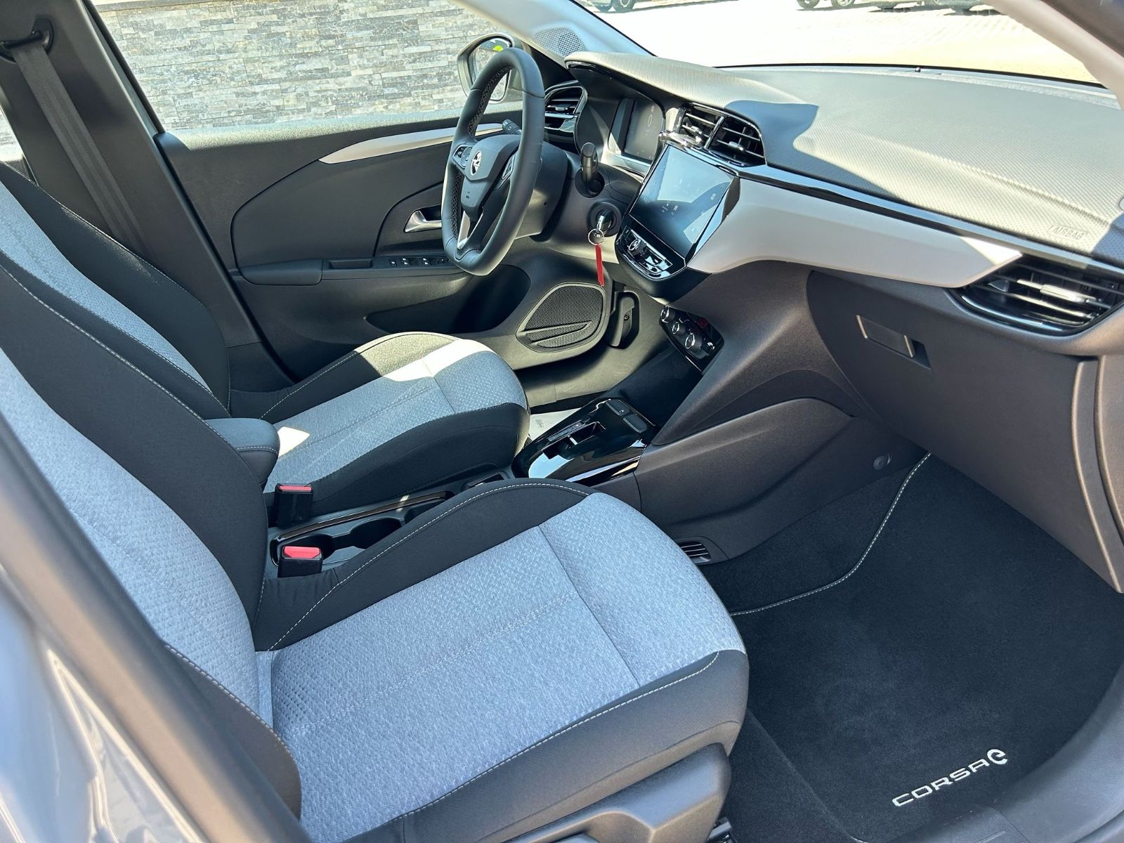 Fahrzeugabbildung Opel Corsa elektro°50 kWh°SOH 100%°LED°1.Hand°