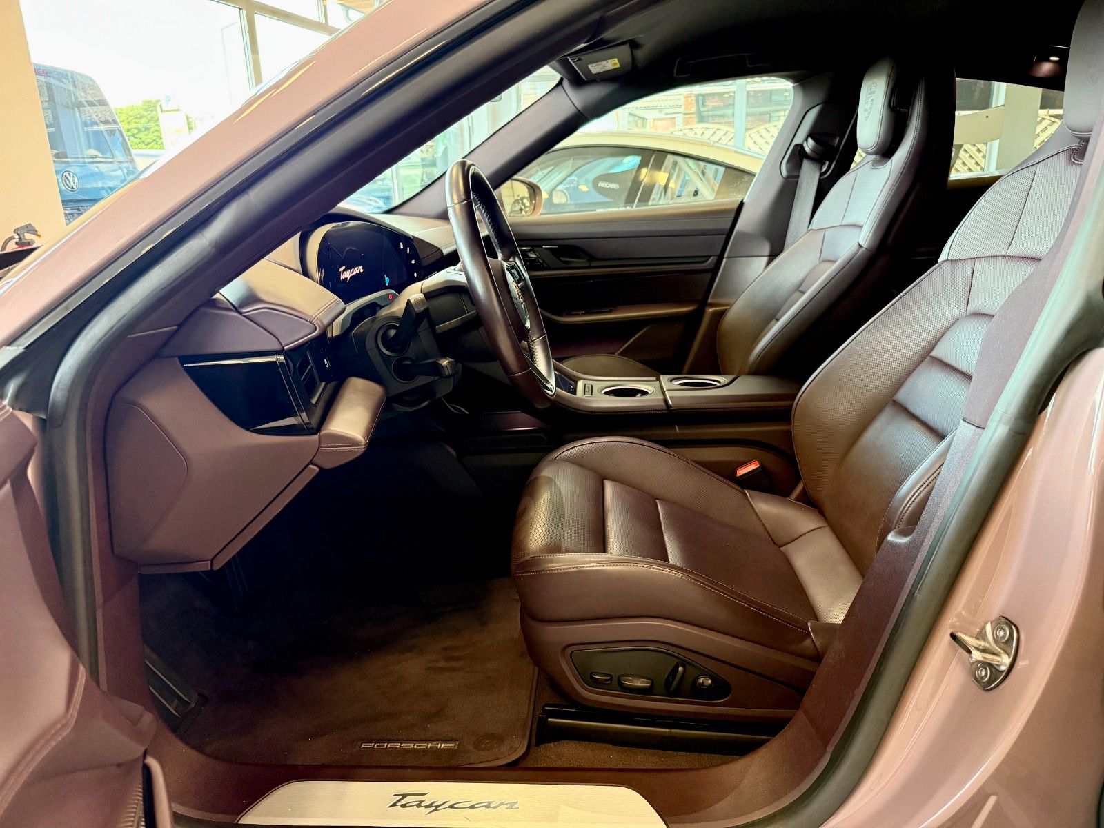 Fahrzeugabbildung Porsche Taycan Performance/HeadUP/SportDesign/APPROVED