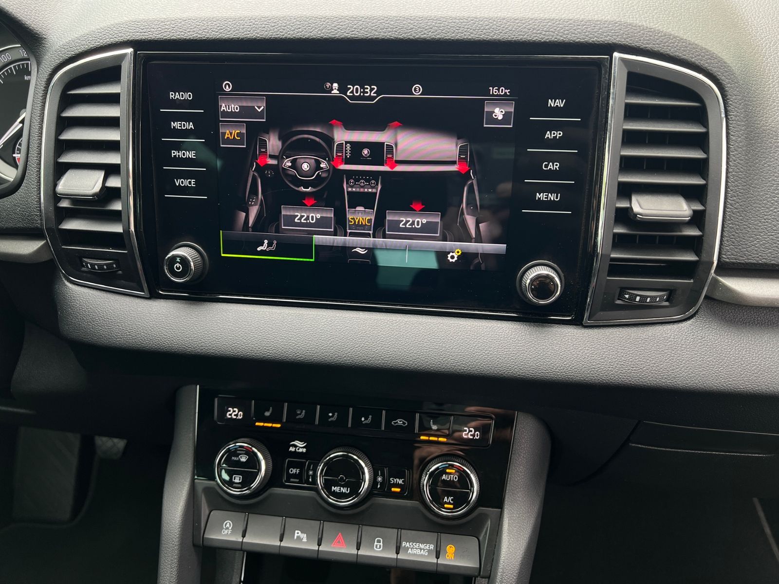 Fahrzeugabbildung SKODA Karoq Ambition 1.5 TSI *AHK, SmartLink, Kamera,