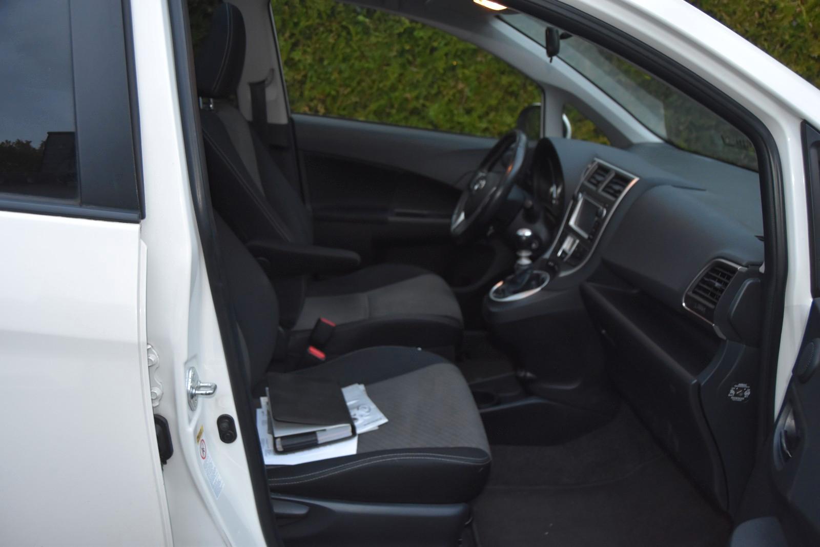 Toyota Verso-S 2014 — photo 9
