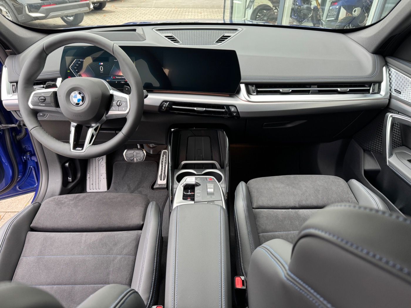 Fahrzeugabbildung BMW X1 sDrive20i M-Sportpaket-Pro DA-PROF/PA-PROF/HK